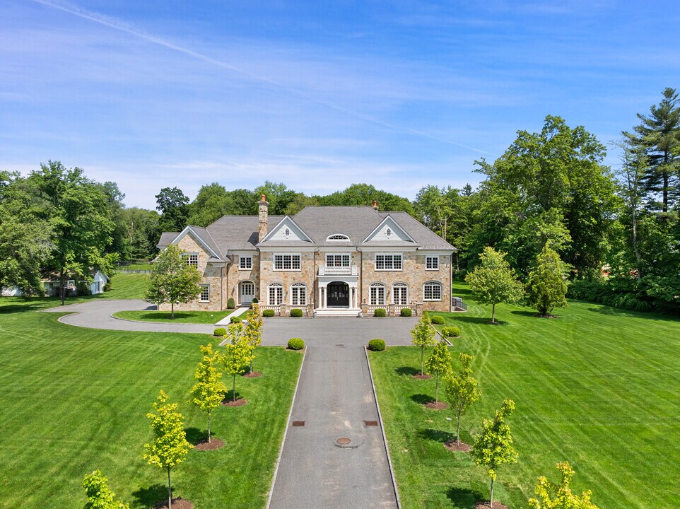 828 North Street in Greenwich, CT - Foto de edificio