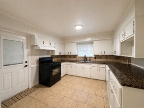 6859 Roxbury Rd in Houston, TX - Building Photo - Building Photo