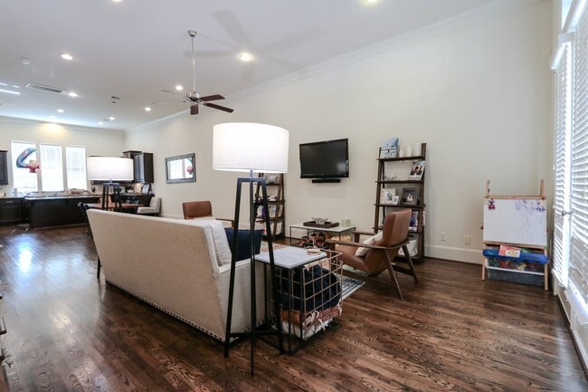 property at 2033 Fannin Station N