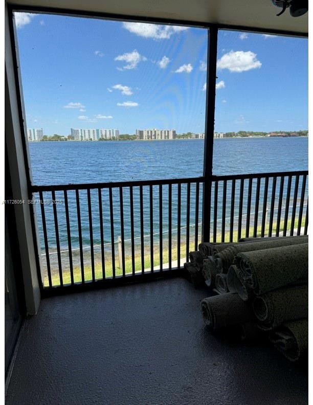 117 Lake Emerald Dr in Oakland Park, FL - Building Photo - Building Photo