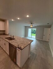 6039 Latimer Ave in Ft. Myers, FL - Foto de edificio - Building Photo