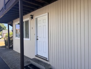 271 Clay St E in Monmouth, OR - Building Photo - Building Photo