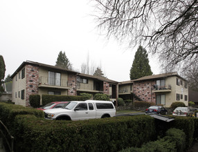 Evergreen in Portland, OR - Foto de edificio - Building Photo