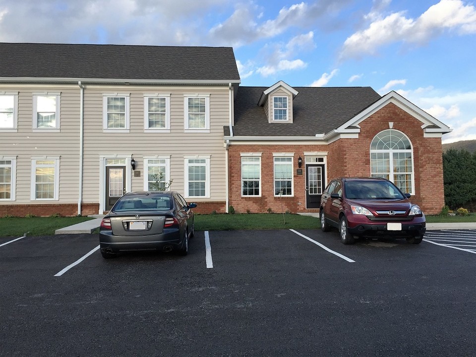 Fincastle Farms in Bluefield, VA - Foto de edificio