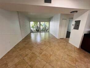 946 Bay Dr in Miami Beach, FL - Building Photo - Building Photo