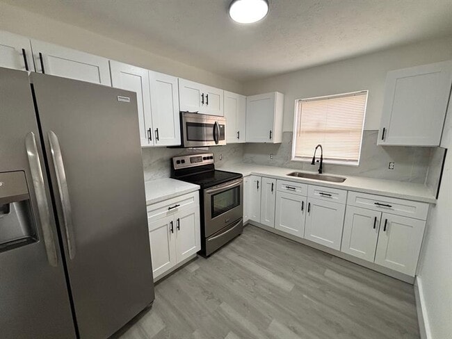 522 N 15th St in Fort Pierce, FL - Foto de edificio - Building Photo