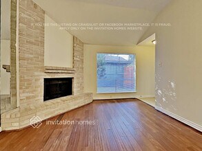 9167 Golden Sunshine Dr in Houston, TX - Foto de edificio - Building Photo