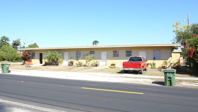 85 NE 11th St in Homestead, FL - Building Photo - Building Photo