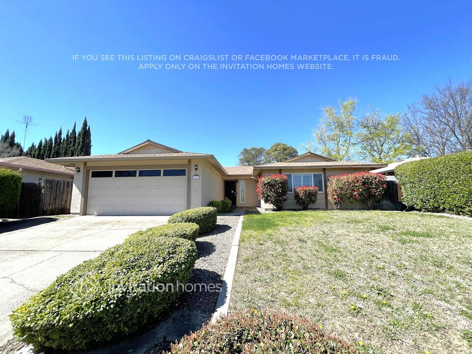 7517 Blackthorne Way in Citrus Heights, CA - Building Photo