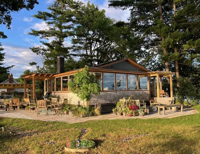 46 Rogers Pt Dr