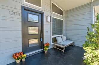 1204 Eleanor St in Austin, TX - Building Photo - Building Photo