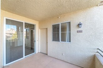 7115 S Durango Dr in Las Vegas, NV - Building Photo - Building Photo
