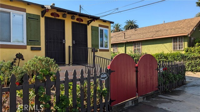 1526 E 9th St in Long Beach, CA - Building Photo