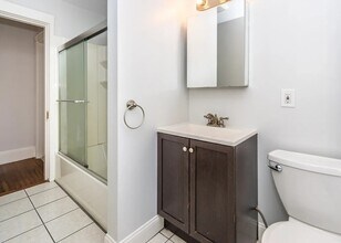 32 Warwick Rd in Newton, MA - Building Photo - Building Photo