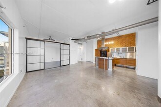 10 SW South River Dr, Unit Phi15 in Miami, FL - Building Photo - Building Photo