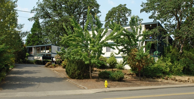 The Ivanhoe in Salem, OR - Building Photo - Building Photo