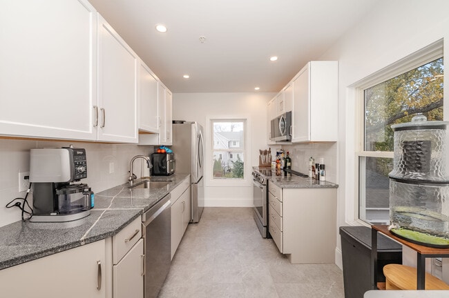 363 Miller Ave, Unit #6