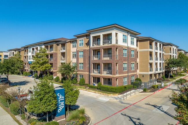 ALMA on Maple in Dallas, TX - Building Photo - Building Photo