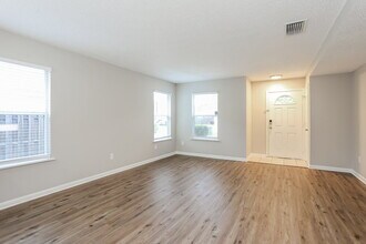 5736 Birds Nest Ln in Jacksonville, FL - Building Photo - Building Photo