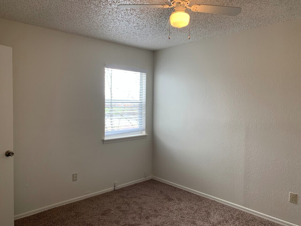 1718 Jennifer Cir-Unit -1720 in Norman, OK - Foto de edificio