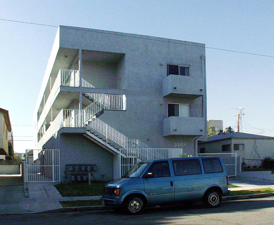 2301 N Niagara St in Burbank, CA - Building Photo