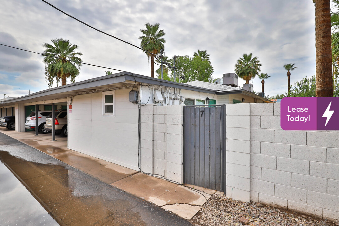 512 E Roanoke Ave-Unit -7 in Phoenix, AZ - Building Photo