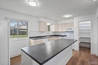 807 Estate Dr in O'Fallon, IL - Building Photo - Building Photo