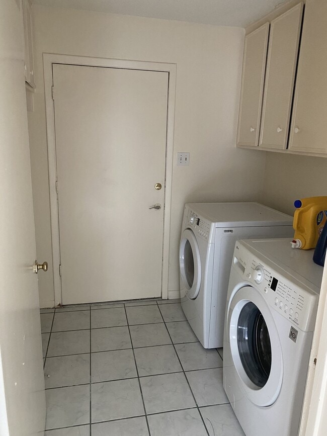 property at 5 Bendwood Dr