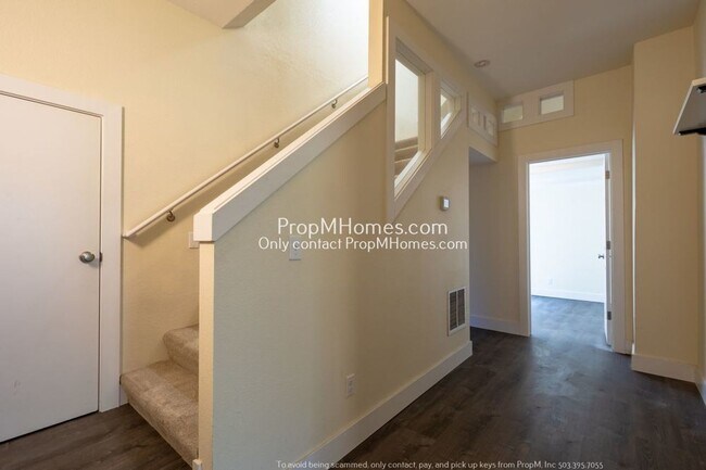 7810 E Burnside St in Portland, OR - Building Photo - Building Photo