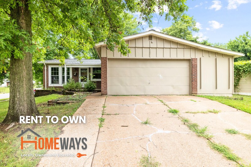 1392 Langholm Dr in Florissant, MO - Building Photo