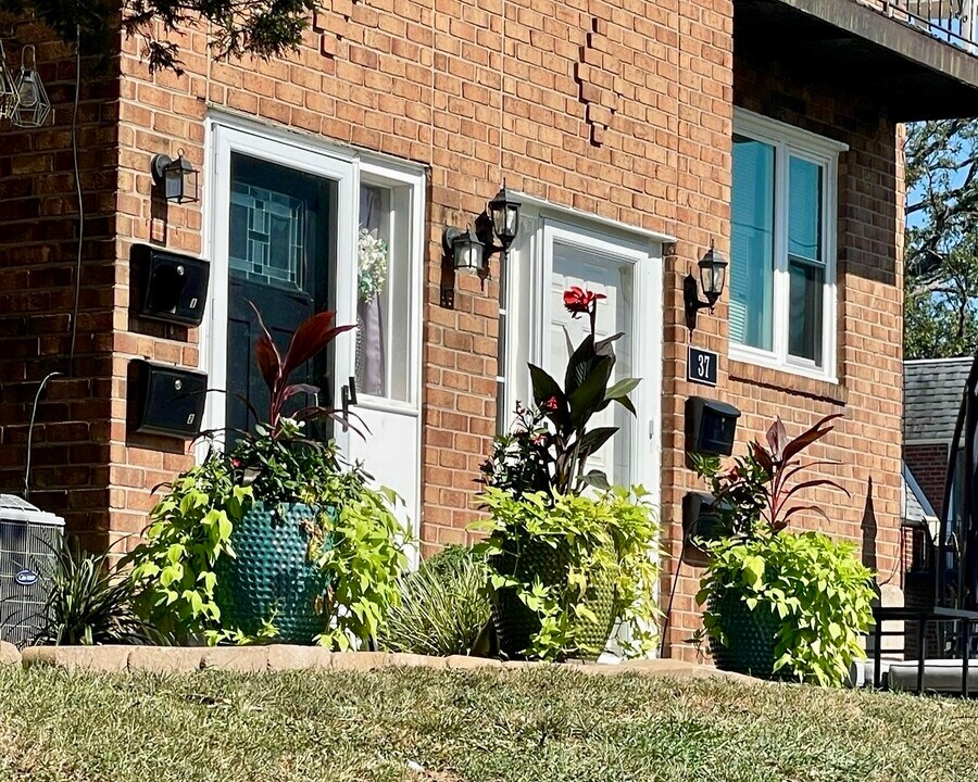 35 S Oak Ave, Unit 2 in Aldan, PA - Foto de edificio