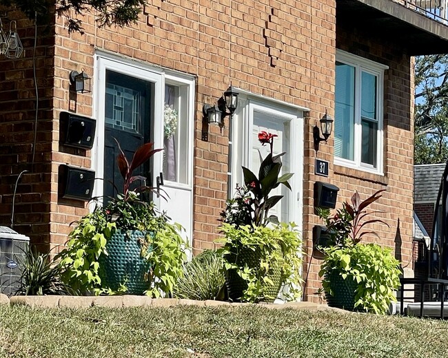 35 S Oak Ave, Unit 2