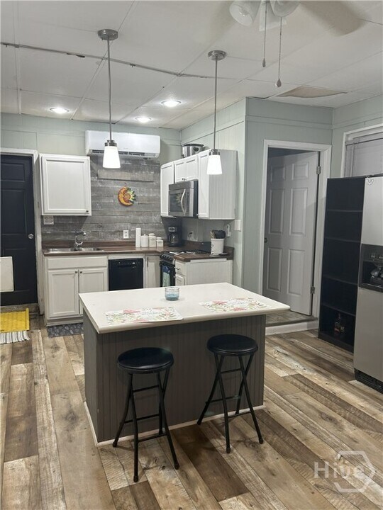 304 S Coastal Hwy in Savannah, GA - Building Photo