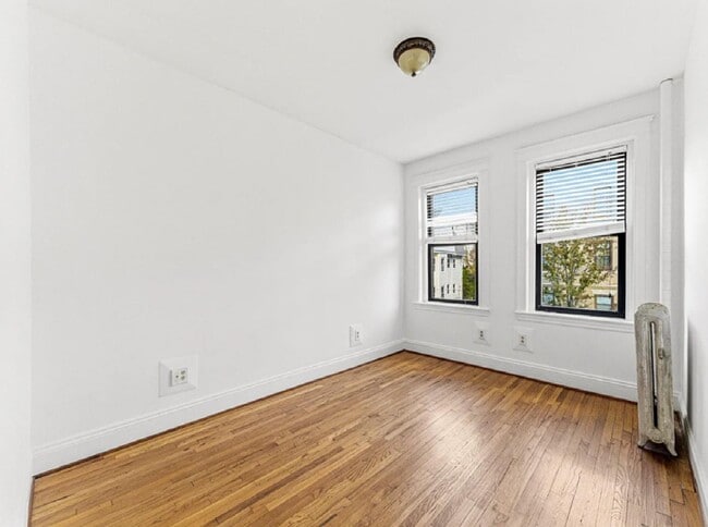 property at 39 Glenville Ave