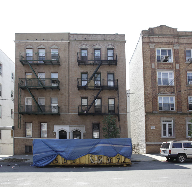 830 43rd St in Brooklyn, NY - Foto de edificio - Building Photo
