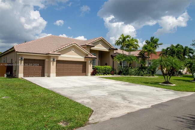 2910 Fairways Dr in Homestead, FL - Building Photo - Building Photo