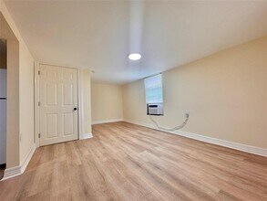 27 Norwood St in Houston, TX - Building Photo - Building Photo
