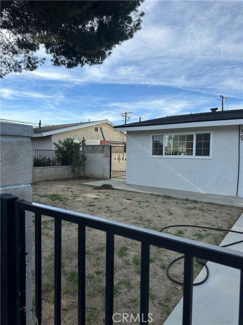 9511 Hayvenhurst Ave in Los Angeles, CA - Building Photo - Building Photo