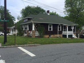 37 Beaver Ave in Annandale, NJ - Building Photo - Building Photo