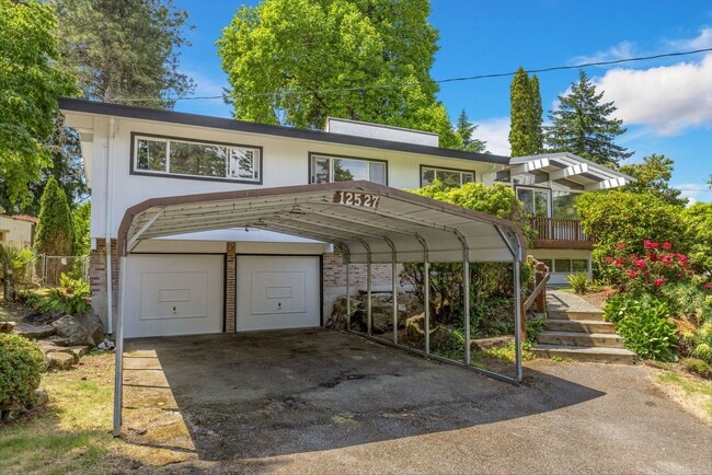 property at 12527 SE 52nd St