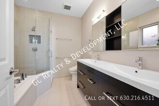 1136 W Fullerton Ave in Chicago, IL - Building Photo - Building Photo
