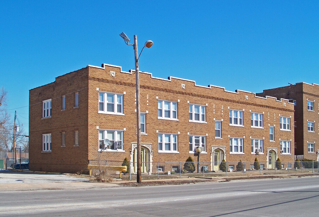 3827 State St in East St. Louis, IL - Building Photo