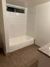 1316 Flower St, Unit B in Bakersfield, CA - Building Photo - Building Photo