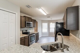 226 Dover Bluff Dr in Orange Park, FL - Building Photo - Building Photo