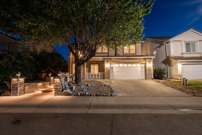 2210 Citrine Way in Sacramento, CA - Foto de edificio - Building Photo