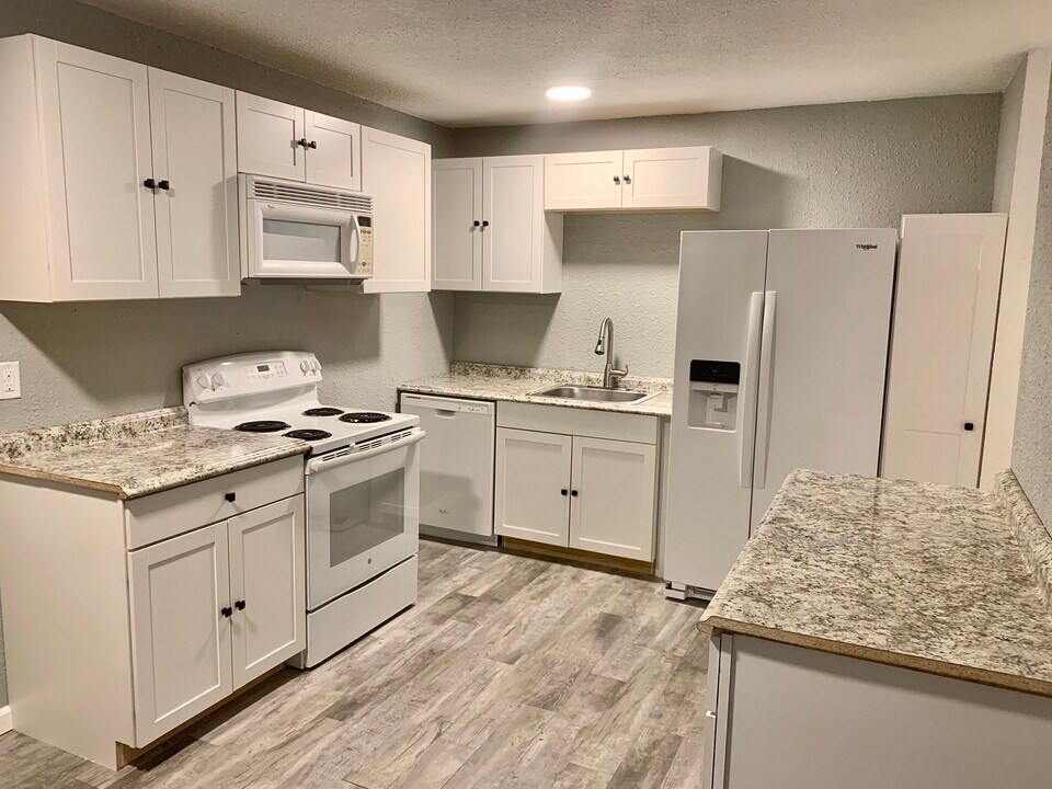 12 Gage Rd, Unit 14 Gage in Eldon, MO - Foto de edificio