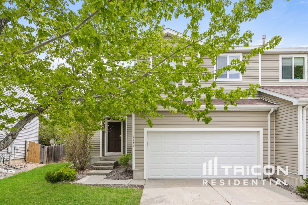 5571 S Quemoy Cir in Aurora, CO - Building Photo