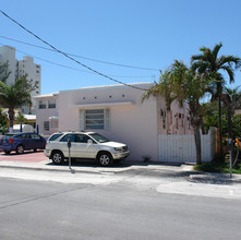 330 New York St in Hollywood, FL - Foto de edificio - Building Photo