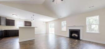 218 Rowland Dr in Richlands, NC - Building Photo