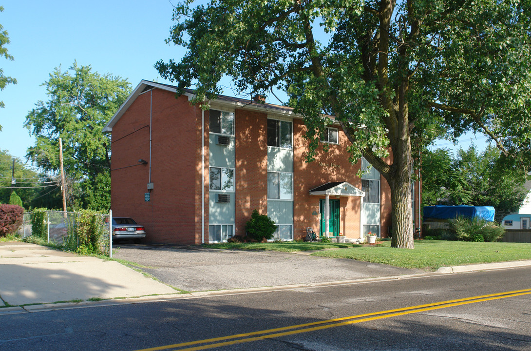 Mercy House in Lansing, MI - Building Photo